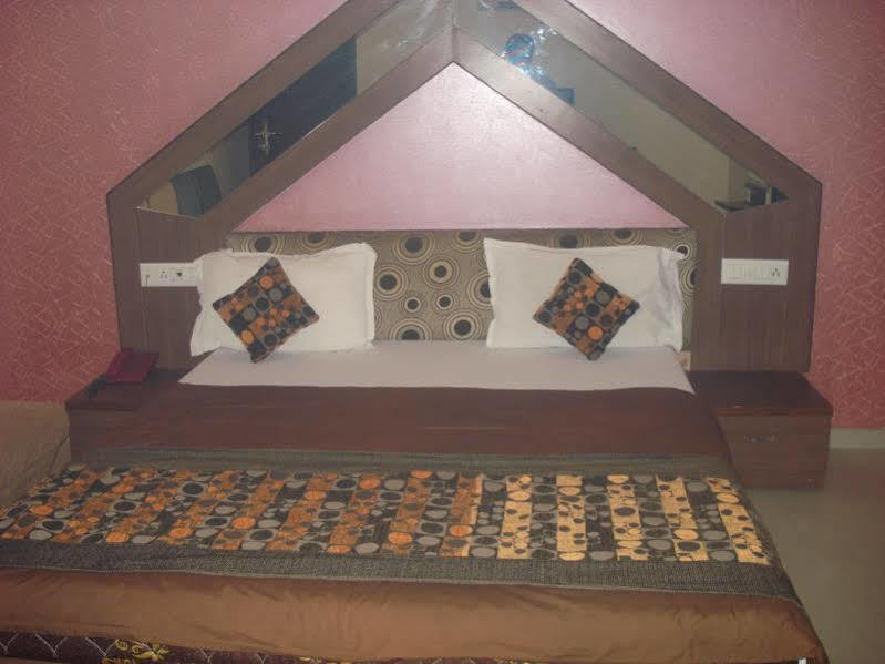 Oyo 4161 Hotel Shailly Inn Ахмедабад Екстериор снимка