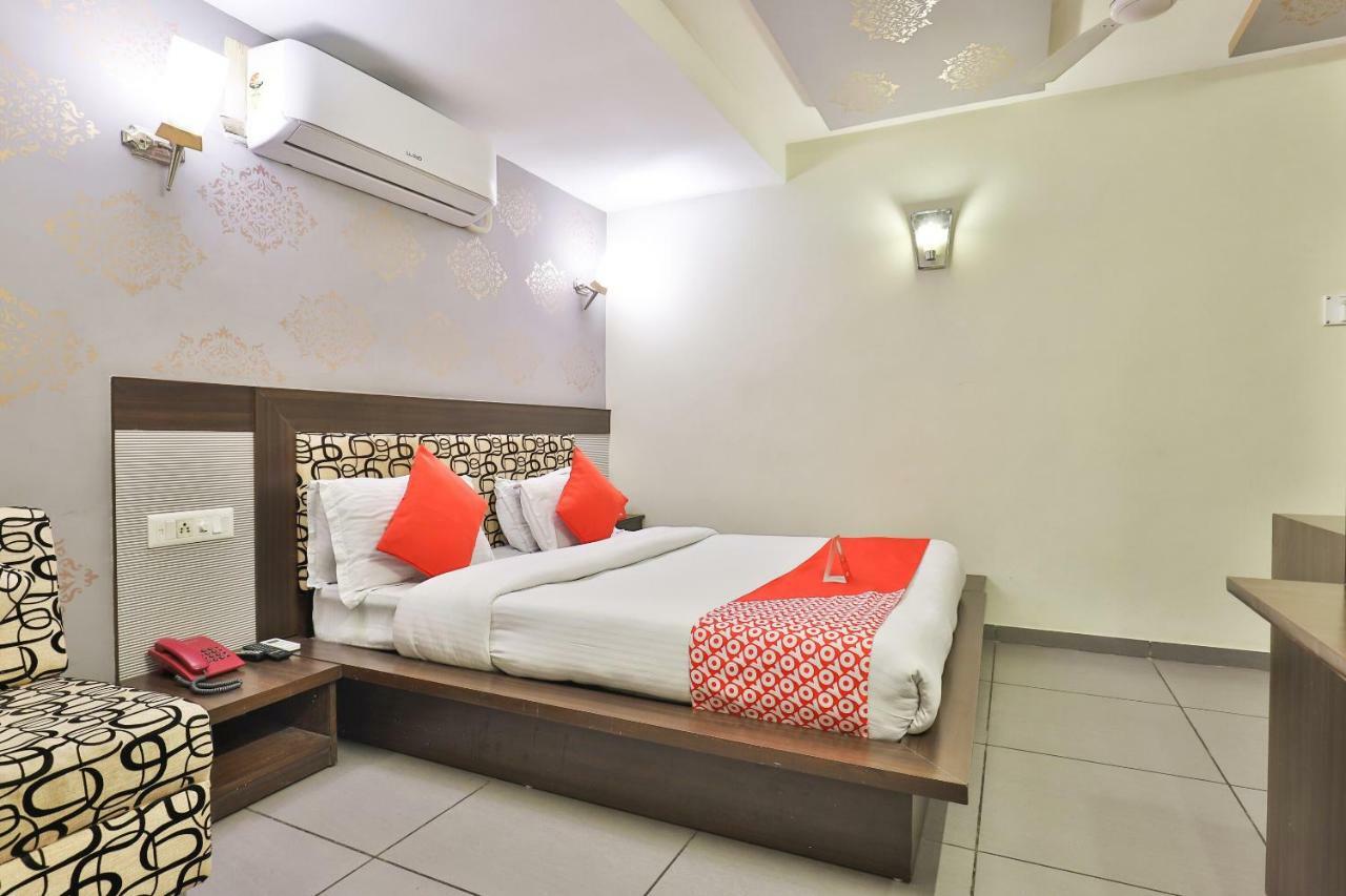Oyo 4161 Hotel Shailly Inn Ахмедабад Екстериор снимка